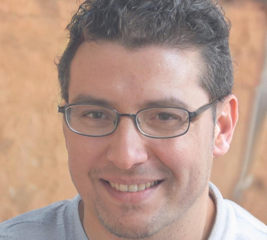 Amadeo Requena instructor de análisis financiero